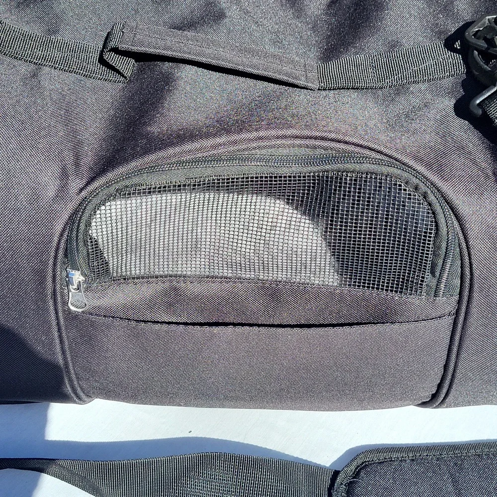 4 side tear-resistant breathable mesh cat or small dog carrier, black, padded